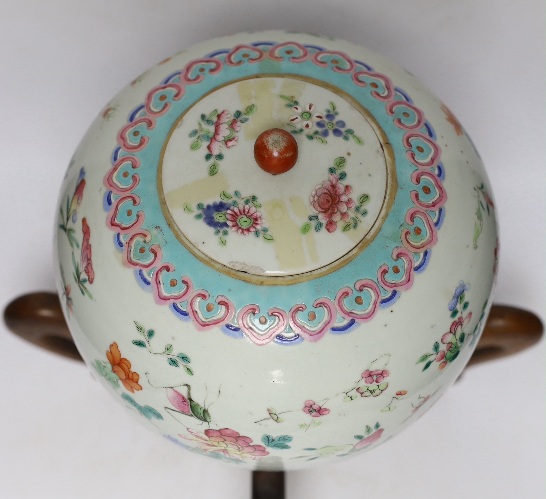 A 19th century Chinese famille verte jar and cover, on associated wooden stand, vase 22cm
